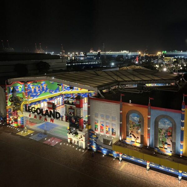 レゴランドホテルのアドベンチャーテーマパークビューからの夜の景色