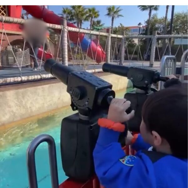 レゴランドのスプラッシュバトルを楽しむ4歳の子供