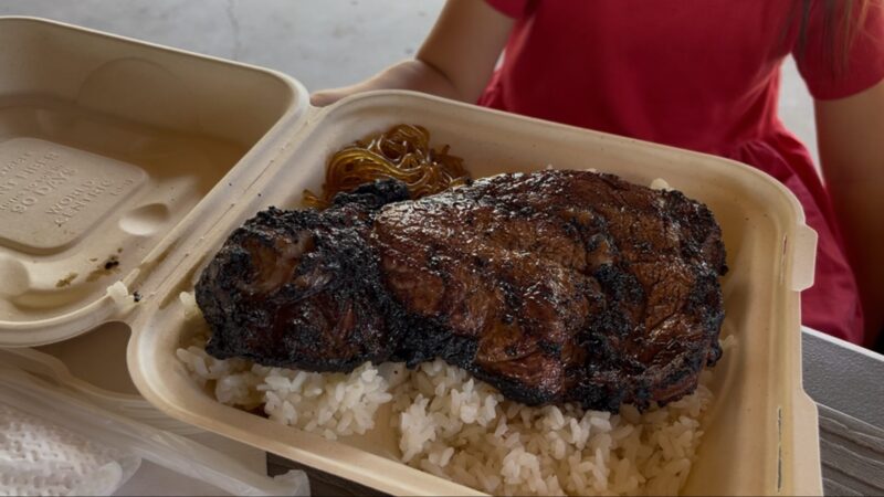 ハワイ子連れグルメおすすめジョバンニ付近のステーキ弁当