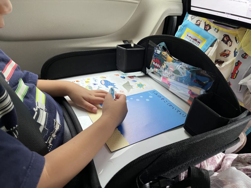 子連れ長距離ドライブ、あって良かったものなくて後悔したもの、子供用作業デスク